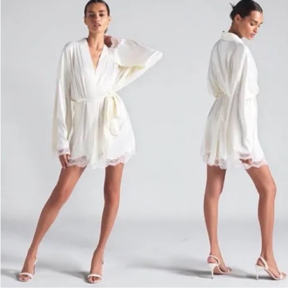 SKIMS skims woven shine lace robe ivory - Picture 3 of 7